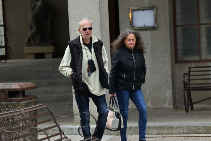 FOTO: Poslední rozloučení s hudebníkem Oskarem Petrem ve Strašnicích. – stránka 46
