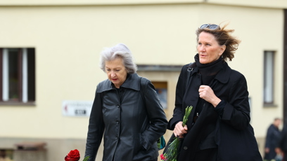 FOTO: Poslední rozloučení s hudebníkem Oskarem Petrem ve Strašnicích.