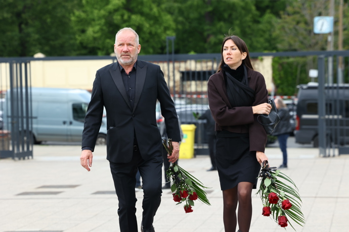 FOTO: Poslední rozloučení s hudebníkem Oskarem Petrem ve Strašnicích. – stránka 43