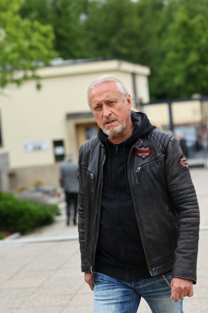 FOTO: Poslední rozloučení s hudebníkem Oskarem Petrem ve Strašnicích. – stránka 33