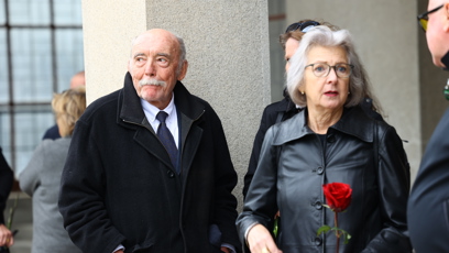 FOTO: Poslední rozloučení s hudebníkem Oskarem Petrem ve Strašnicích.
