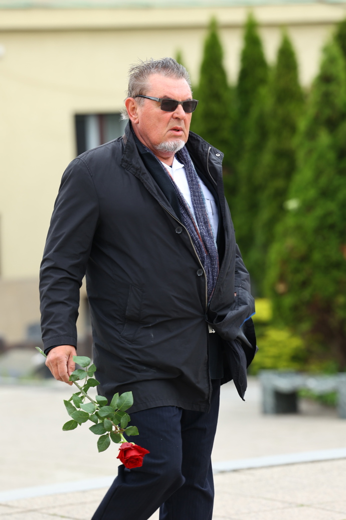 FOTO: Poslední rozloučení s hudebníkem Oskarem Petrem ve Strašnicích. – stránka 3