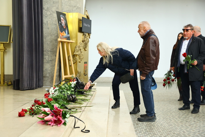 FOTO: Poslední rozloučení s hudebníkem Oskarem Petrem ve Strašnicích. – stránka 7