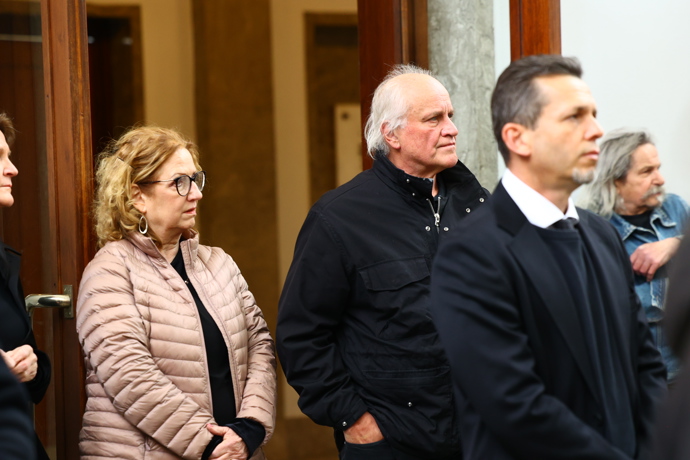 FOTO: na pohřeb přišel i Michael Kocáb. – stránka 1