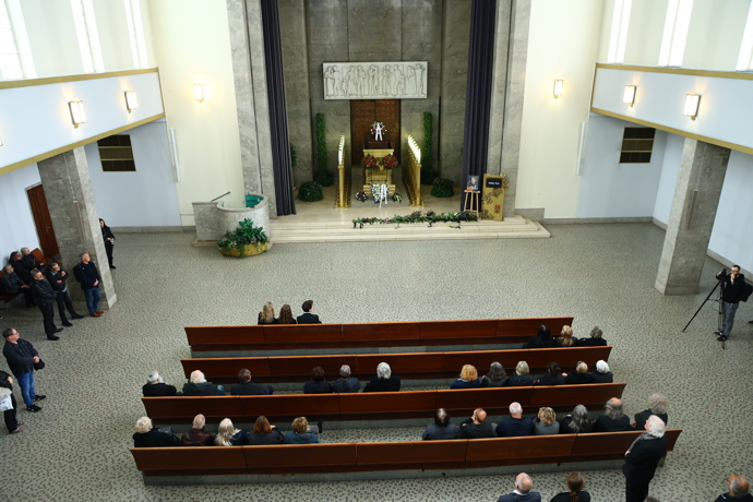 FOTO: Poslední rozloučení s hudebníkem Oskarem Petrem ve Strašnicích. – stránka 13