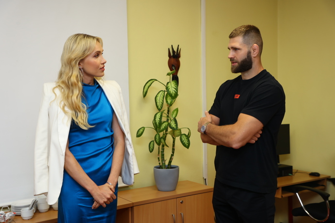 FOTO: Jiří Procházka a Michaela Tomanová. – stránka 11