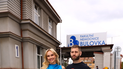 FOTO: Procházka dorazila na Bulovku.