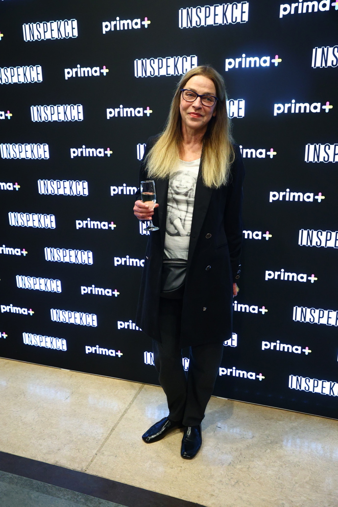 FOTO: Lucie Zedníčková dorazila na premiéru seriálu Inspekce. – stránka 36