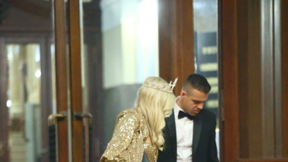 FOTO: Doprovod Laury Anny Glozarové vytratil šerpu.