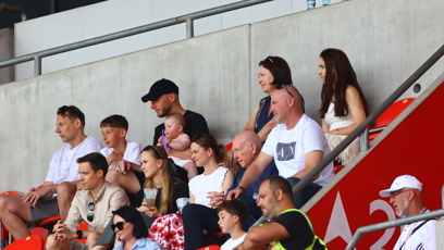 FOTO: Na tribuny se dostalo jen pár vyvolených.