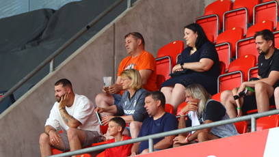 FOTO: Zápas Slavie proti Plzně mohlo na stadionu Eden sledovat, jen pár vyvolených.