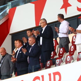 Šéf Slavie Jaroslav Tvrdík je Kolářovým tchánem.