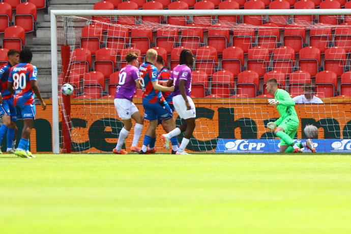 FOTO: Slavie porazila Plzeň 3:0. – stránka 42