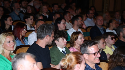 FOTO: Vojta Dyk vzal na premiéru rodinu.