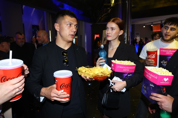FOTO: Tomáš Linh Le Sy a Denisa Ryndová nezapomněli na občerstvení. – stránka 1