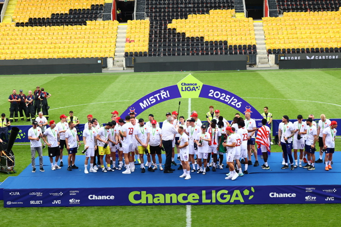 FOTO: Na podiu slavil i Douděra s Chorým. – stránka 37