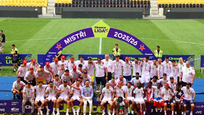 FOTO: Velkolepé oslavy zastínily prázdné tribuny.