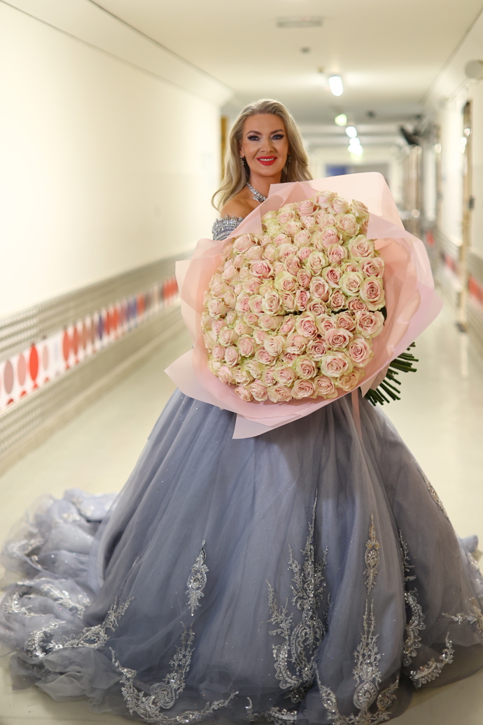 FOTO: Zpěvačka Lenka Graf. – stránka 15