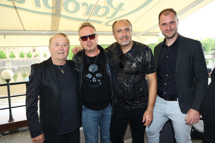 FOTO: Ze křtu videoklipu Petra Jandy a Petra Koláře. – stránka 29