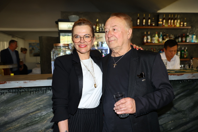 FOTO: Marta Jandová se svým tatínkem. – stránka 19