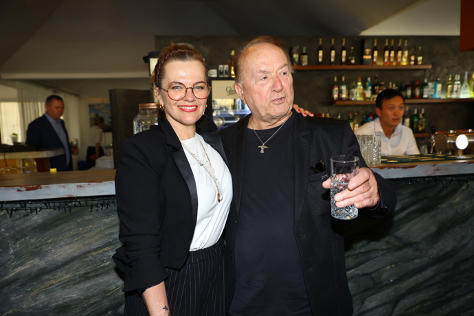 FOTO: Marta Jandová s tatínkem Petrem Jandou. – stránka 18