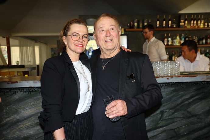 FOTO: Petr Janda po boku své dcery Marty. – stránka 12