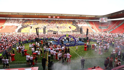 FOTO: SK Slavia Praha oslavila nakonec titul s fanoušky na hřišti.