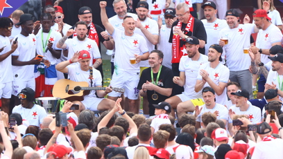 FOTO: Fotbalisté pražské Slavie se dočkali velkolepých oslav ligového titulu.
