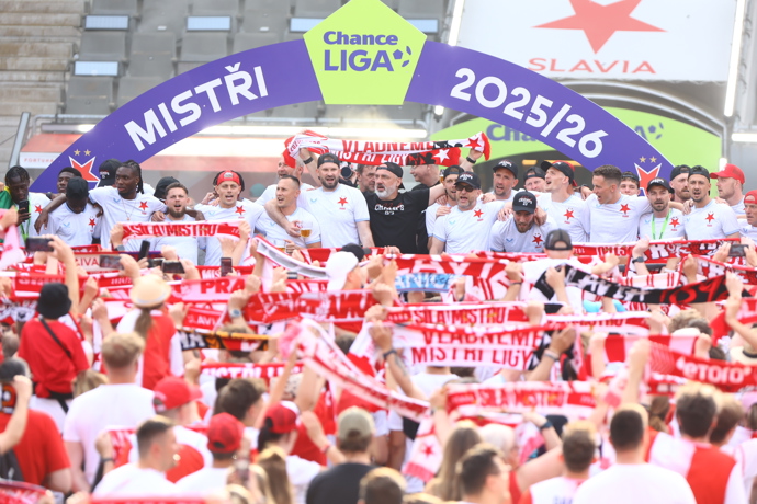 FOTO: Záplava červené a bílé. – stránka 18