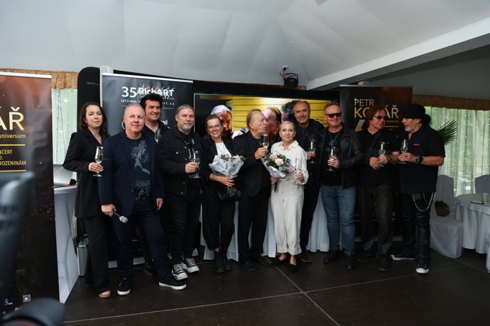 FOTO: Křest nové písně Petra Jandy a Petra Koláře. – stránka 17