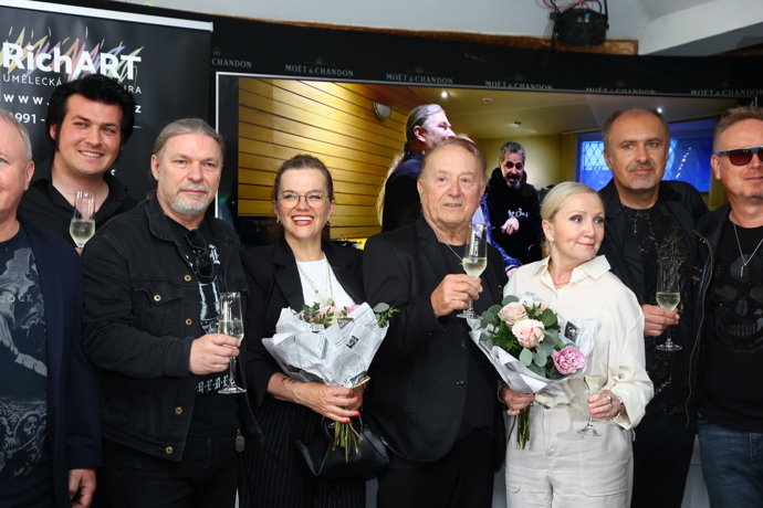 FOTO: Křest nové písně Petra Jandy a Petra Koláře. – stránka 16