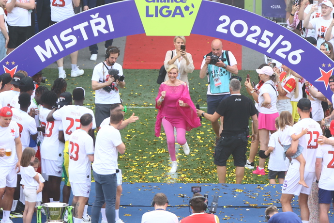 FOTO: Helena Vondráčková vystoupila v pražském Edenu. – stránka 13