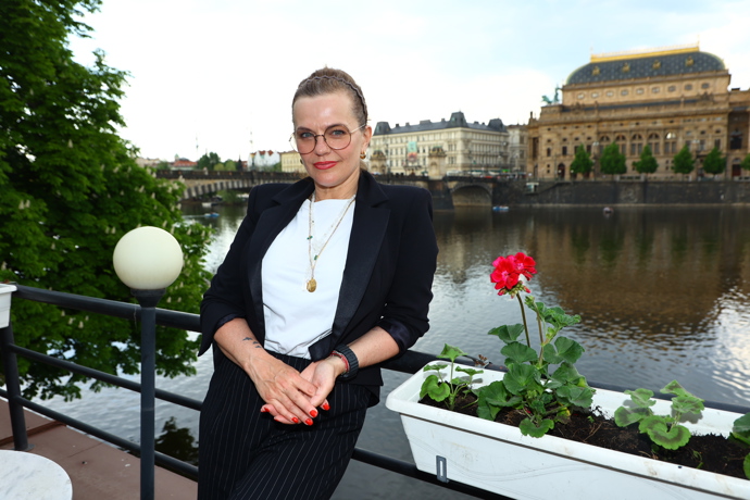 FOTO: Zpěvačka Marta Jandová. – stránka 11