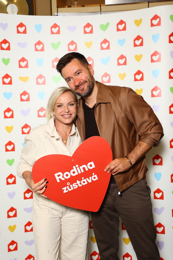 FOTO: Martina Pártlová a Marek Ztracený na akci od Nadačního fondu Ronalda McDonalda. – stránka 38