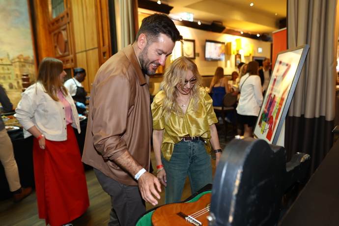 FOTO: Marek Ztracený na akci od Nadačního fondu Ronalda McDonalda. – stránka 49