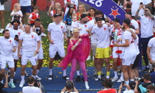 Helena Vondráčková rozpálila fotbalisty a fanoušky v Edenu.