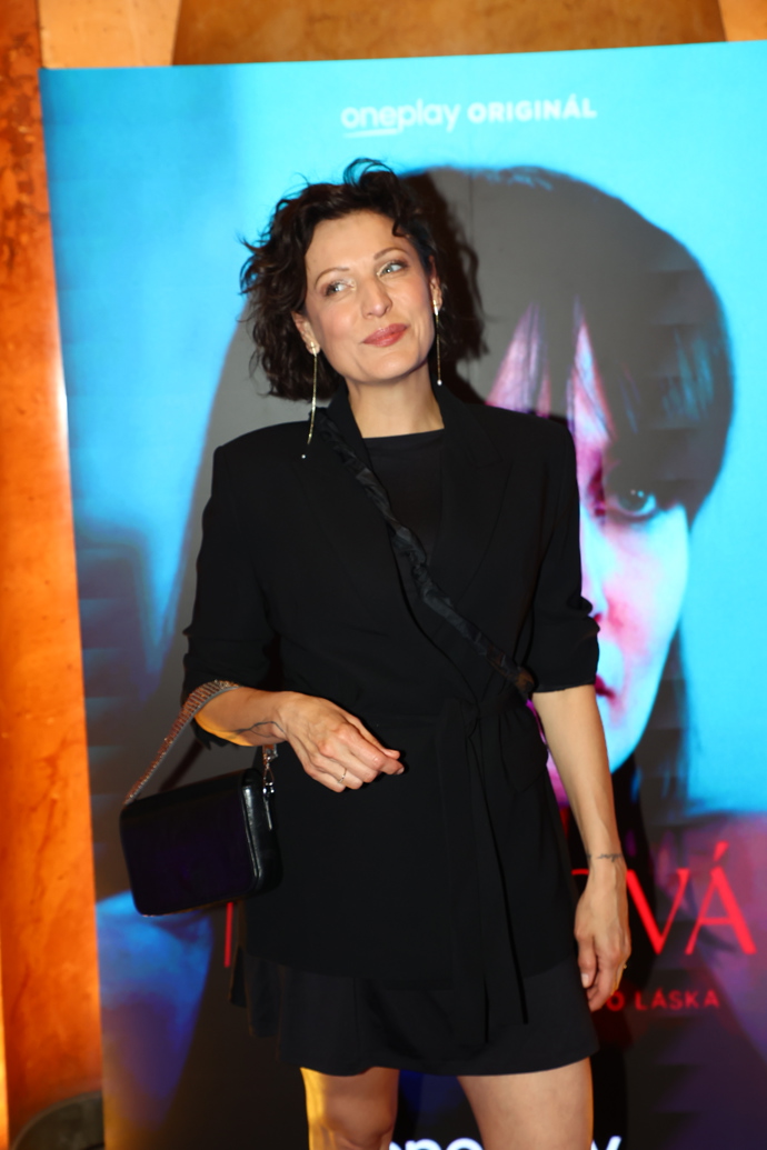 FOTO: Adéla Elbel byla černá od hlavy k patě- – stránka 1