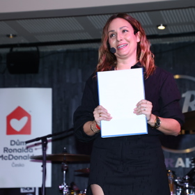 Veronika Arichteva se chopila moderování. 