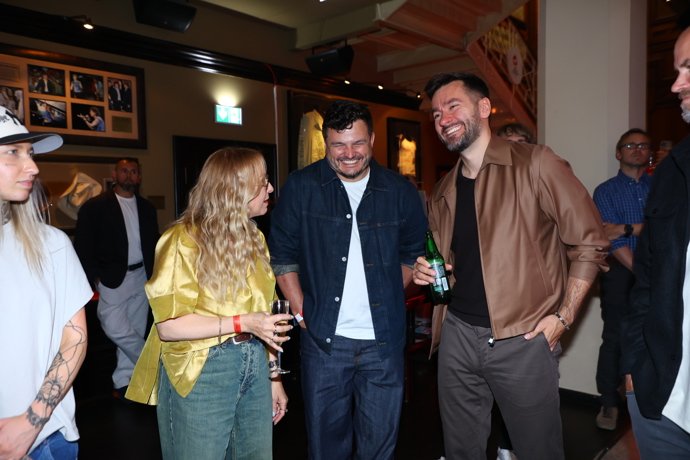 FOTO: Roman Staša se skvěle bavil po boku Marka Ztraceného a Kateřiny Žbirkové. – stránka 11