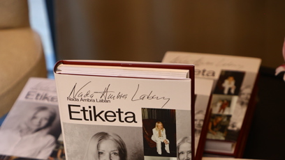 FOTO: Nová kniha Etiketa od Nadi Ambry Laban.