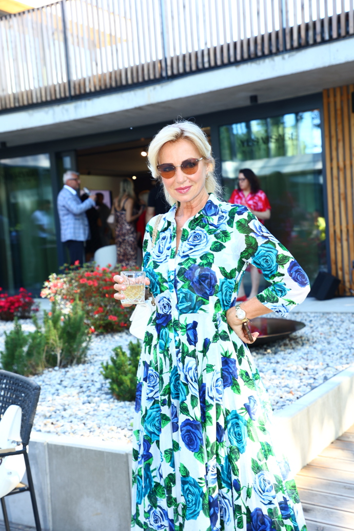 FOTO: Herečka Kateřina Brožová vynesla květinové šaty. – stránka 3