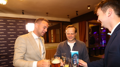 FOTO: Kryštof Hádek si užil sklenku vína.