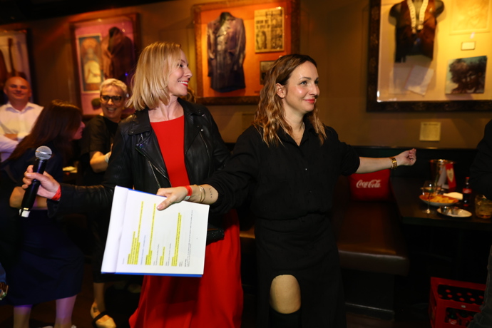 FOTO: Také Veronika Arichteva měla bujarou náladu. – stránka 17