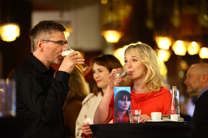 FOTO: Party po slavnostní premiéře minisérie Monyová v Lucerně. – stránka 8