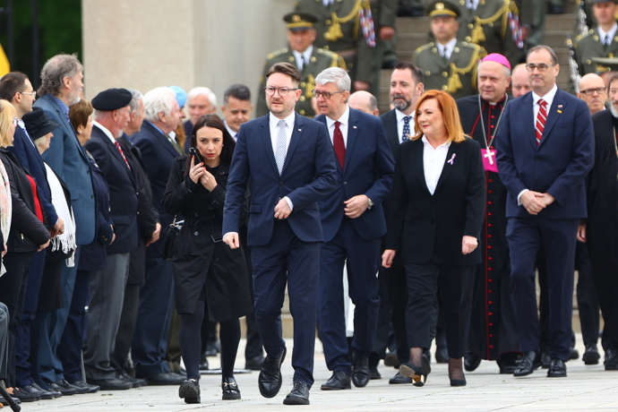 FOTO: Nechyběla Alena Schillerová. – stránka 22