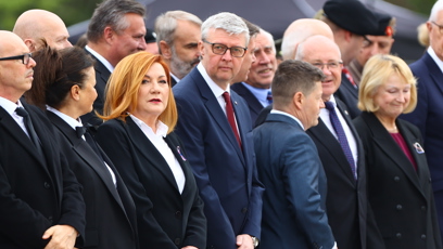 FOTO: Alena Schillerová vyčnívala.