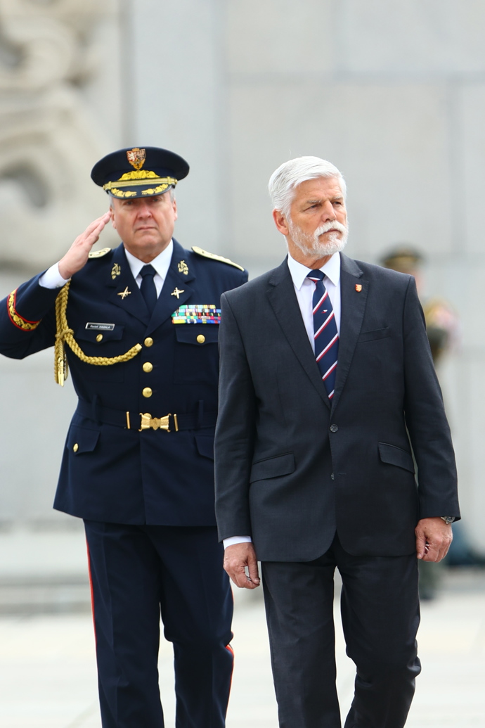FOTO: Petr Pavel na Vítkově. – stránka 12