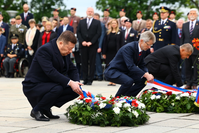 FOTO: Pokládání věnců na Vítkově. – stránka 6