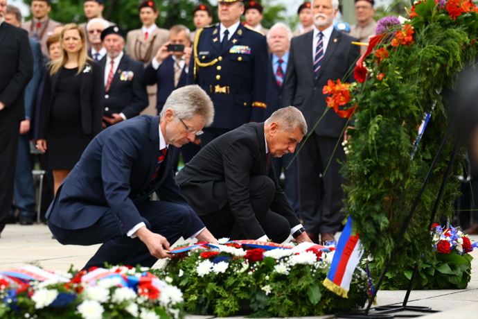 FOTO: Pokládání věnců na Vítkově. – stránka 5