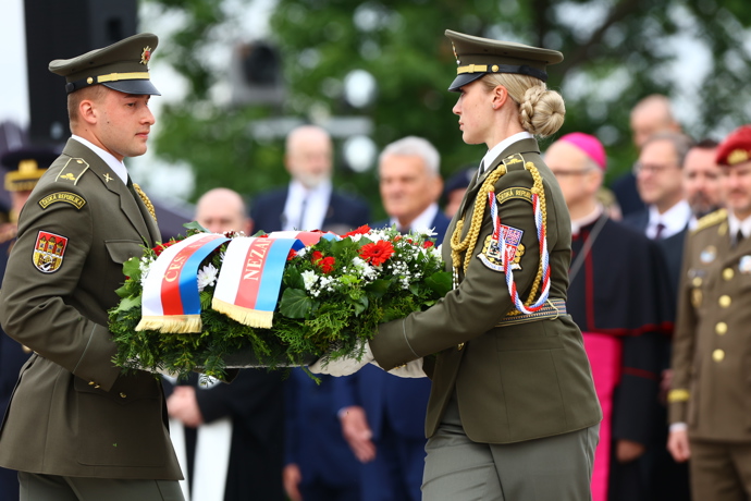 FOTO: Pokládání věnců na Vítkově. – stránka 4